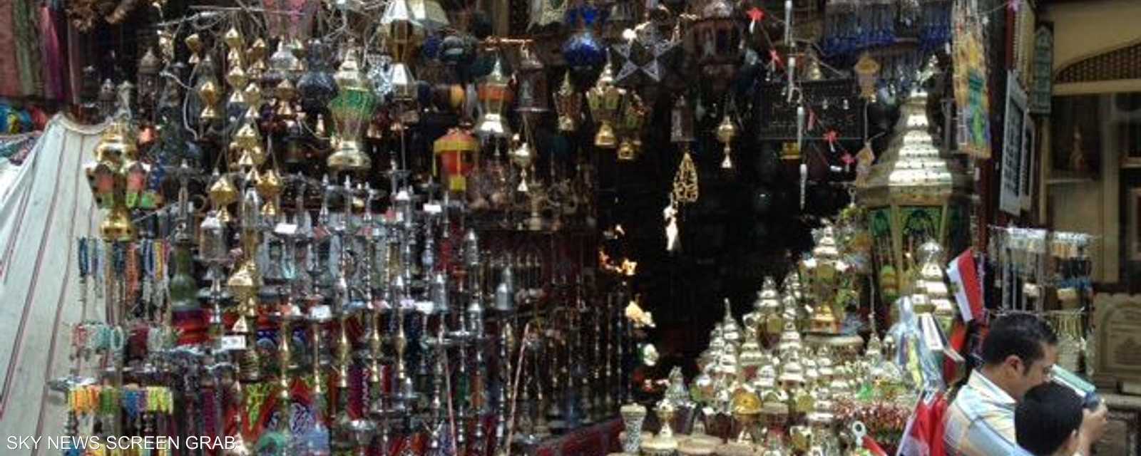 خان الخليلي واحد من أعرق أسواق مصر والشرق، ويزيد عمره قليلاً على 600 عام