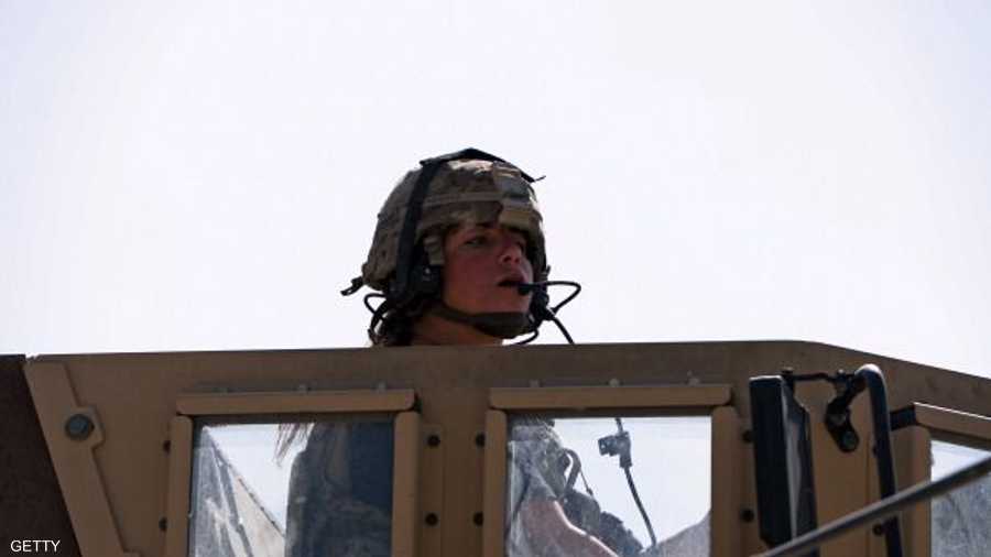 جندية أميركية في عربة مصفحة في كابل