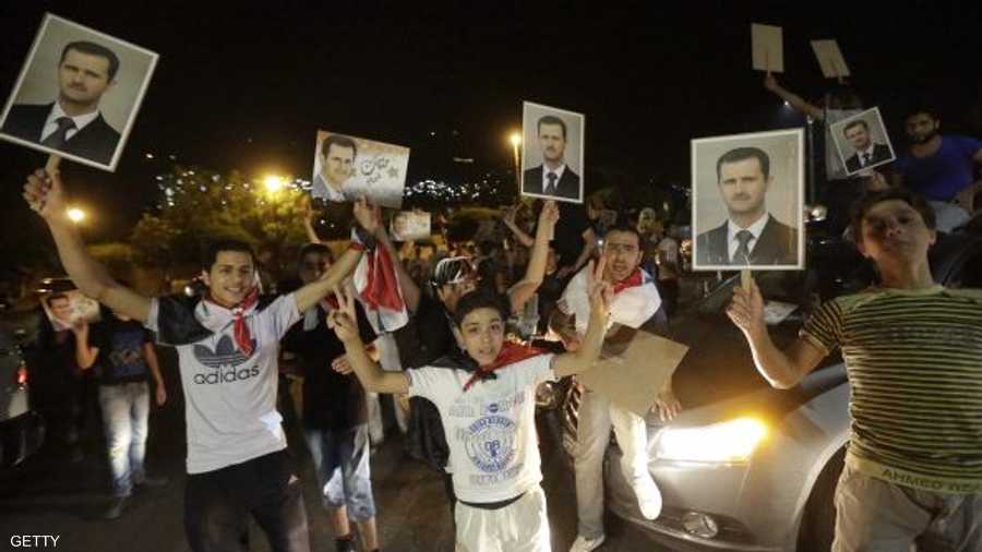 وفي يونيو، بقي بشار الأسد على رأس السلطة بسوريا في انتخابات مثيرة للجدل، إذ أجريت رغم الحرب وانقسام البلاد بين مناطق خاضعة للمعارضة وأخرى تحت سيطرة الحكومة وعدم اعتراف معظم دول العالم بها