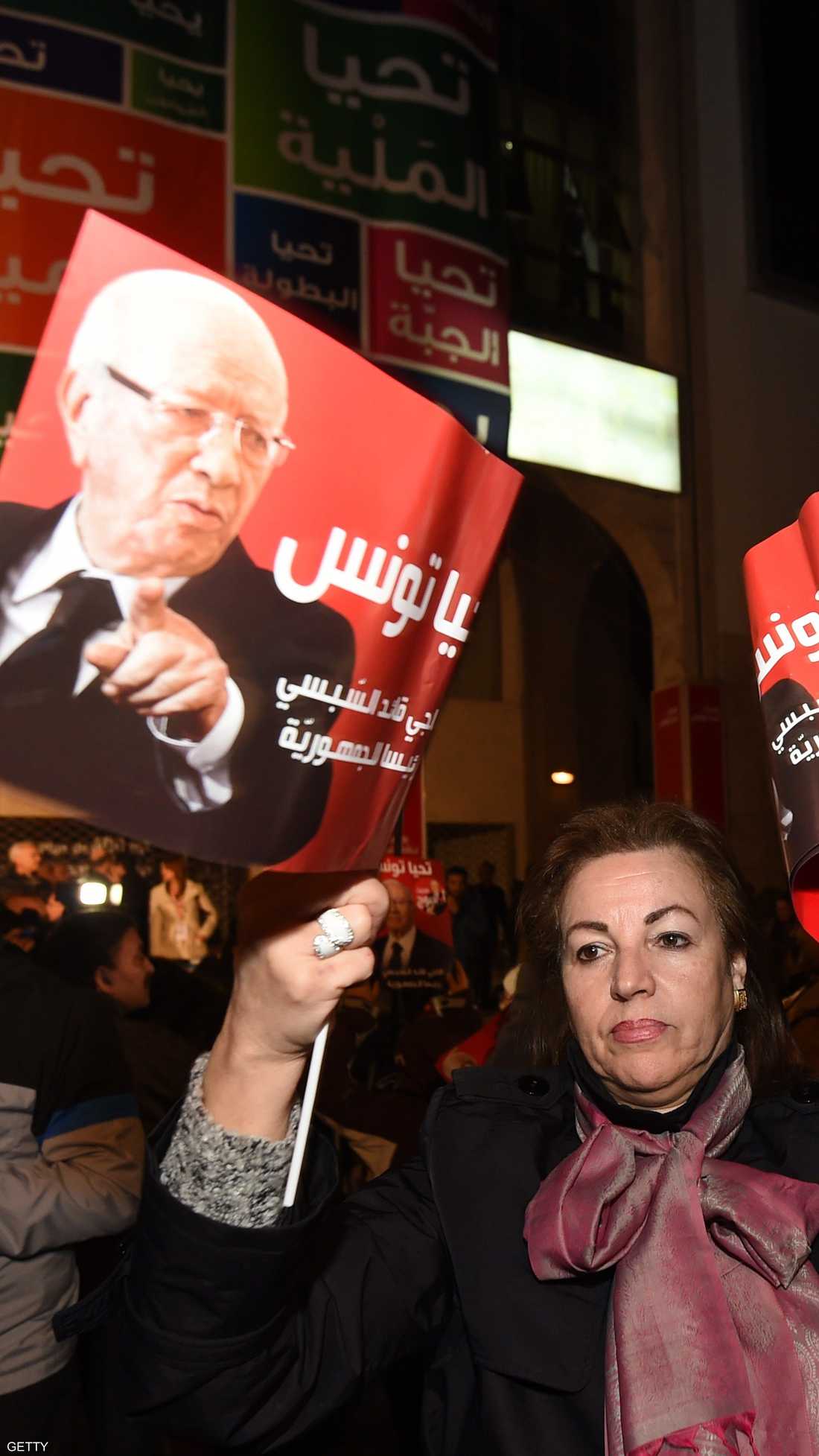 في أول انتخابات حرة بعد الثورة التونسية فاز الباجي قائد السبسي برئاسة البلاد في ديسمبر