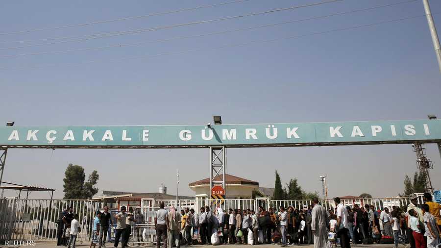 وحكومة أنقرة قررت الأربعاء فتح معبر أقجه قلعة للسماح بعودة السوريين