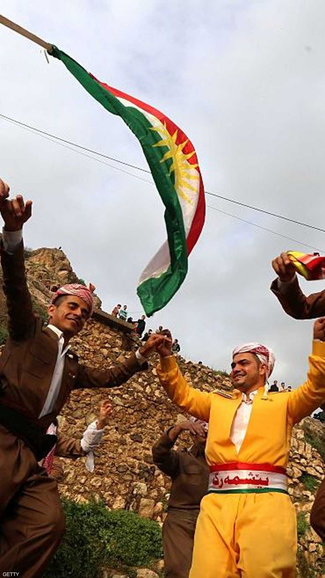 أعلام كردستان ترفرف احتفالا