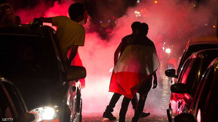 على هامش الاحتفالات شهدت جادة الشانزليزيه مشاهد عنف وفوضى