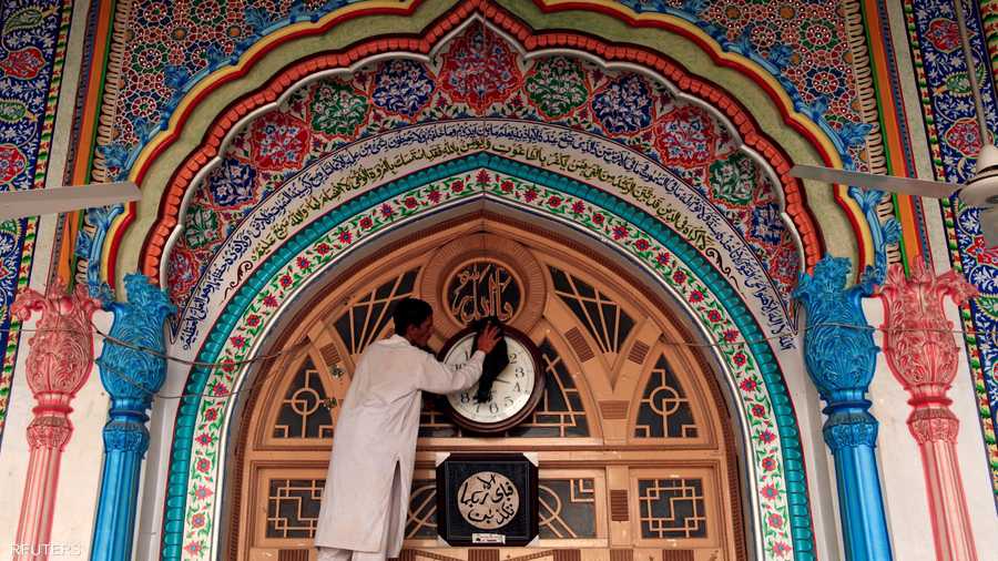 وأعلنت دول إسلامية عدة أن شهر الصوم سيبدأ الخميس