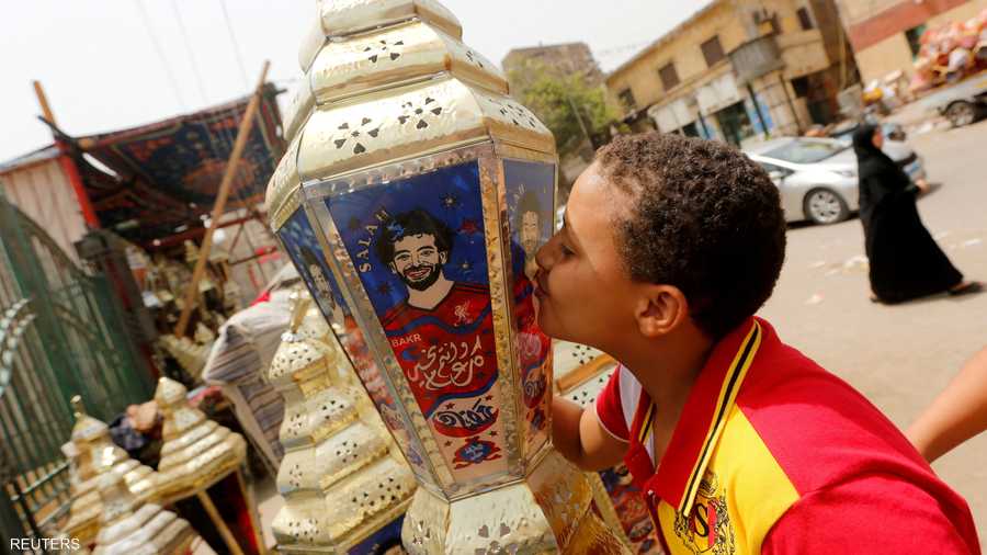 لكن فانوس اللاعب المصري الأشهر محمد صلاح جدد هذا التراث