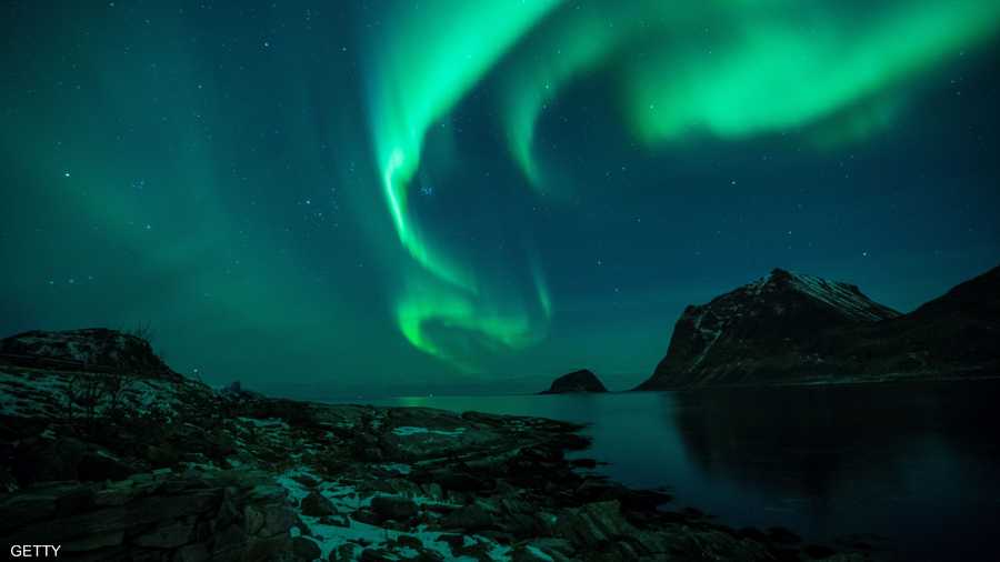 12 سبتمبر.. ثقب ضخم ظهر في هالة الشمس أدى لظهور الشفق القطبي