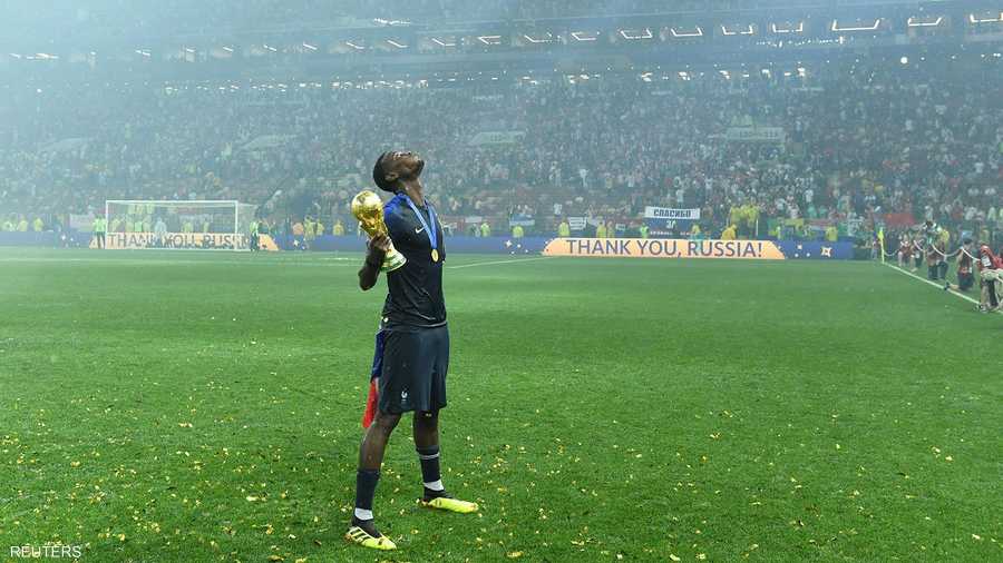 النجم الفرنسي بول بوغبا وسعادة تحقيق المونديال