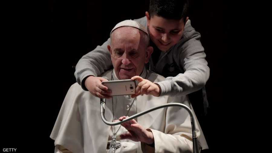 النزول عن الأبراج العاجية والغرور الزائف يخلق بيئة خصبة للمحبة والتسامح