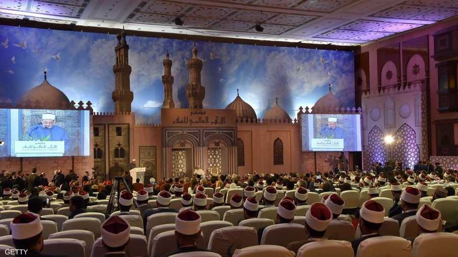 عناق المساجد والكنائس في ملتقيات حوار حضاري، صورة ناصعة من صورة التسامح التي عمل على بلورتها شيخ الأزهر