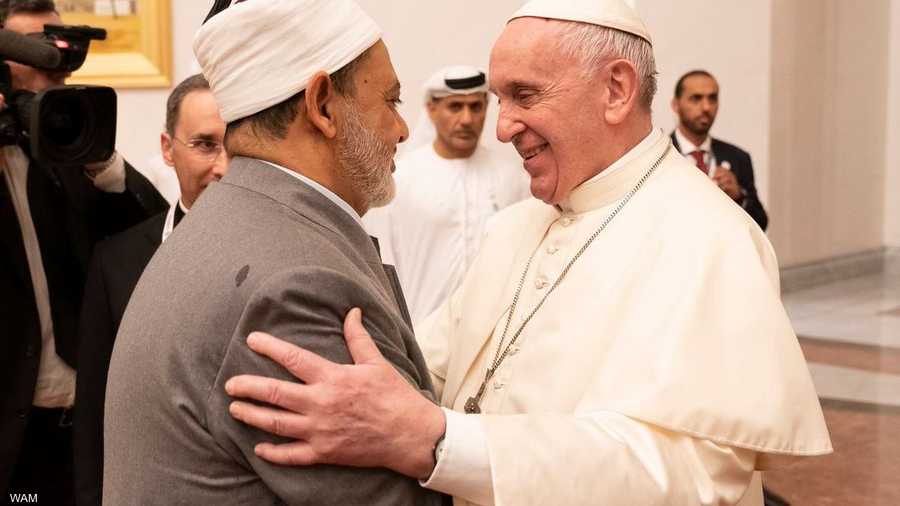 شيخ الأزهر في استقبال البابا فرنسيس