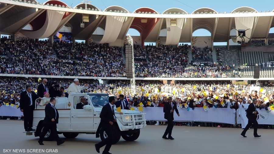 احتضنت المنصات الرئيسية لمدينة زايد الرياضية أكثر من 60 ألف شخص، والمناطق المجاورة أكثر من 75 ألف شخص.