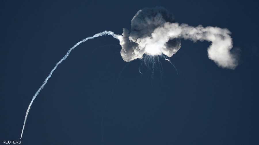 وصار الصاروخ أشبه بإوزة محلقة في السماء