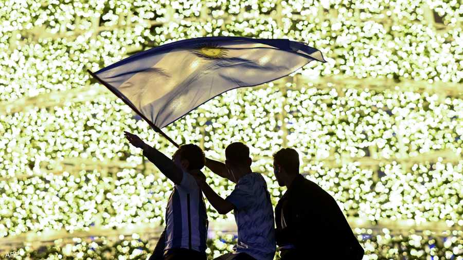 أرجنتينيون في مدريد يحتفلون بفوز منتخبهم بكأس العالم