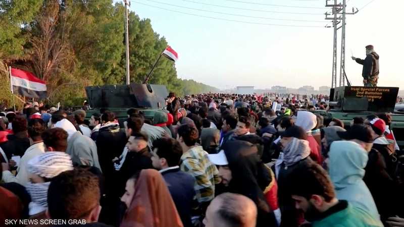 تدافع بمحيط ملعب "جذع النخلة" في البصرة