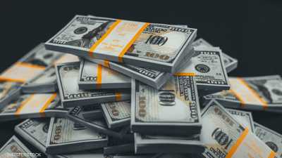 الدولار الأميركي يتراجع… لكن الانهيار لم يأتِ بعد