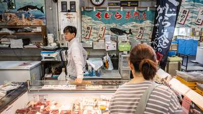 في أول ضربة لليابان.. الصين تحظر المأكولات البحرية