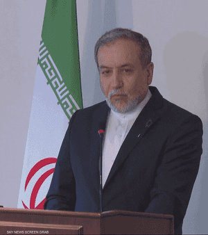 عراقجي يلتقي غروسي اليوم في القاهرة