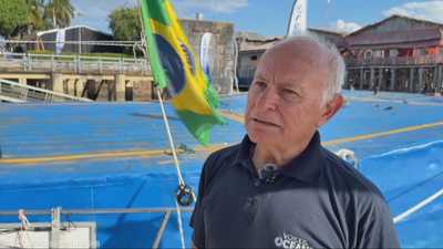 عائلة تنتقل للعيش على قارب لتعزيز الوعي البيئي