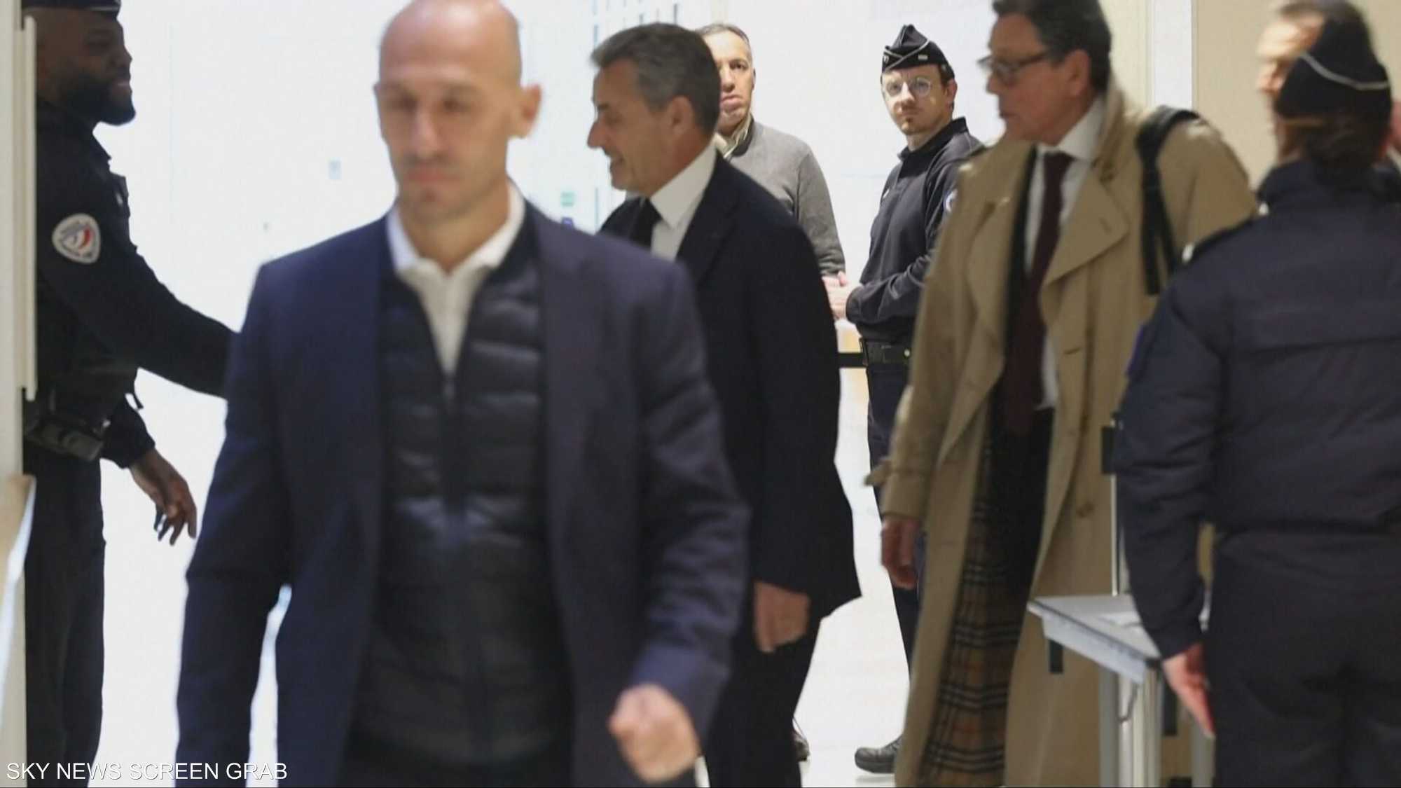 أول تغريدة لساركوزي بعد الإفراج عنه: سأواصل الدفاع عن براءتي