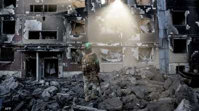 جندي أوكراني في موقع تعرض لقصف روسي.. أرشيفية