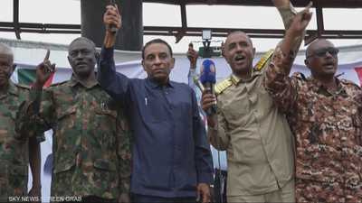 تساؤلات حول ما حققه كامل إدريس منذ توليه منصب رئيس الوزراء