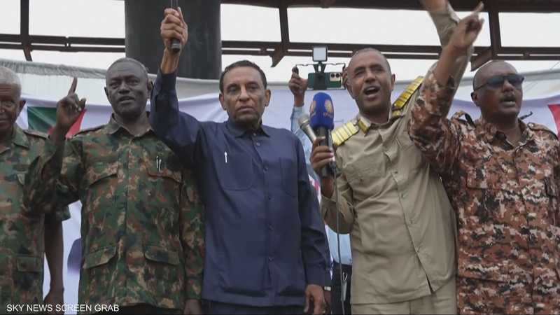 تساؤلات حول ما حققه كامل إدريس منذ توليه منصب رئيس الوزراء