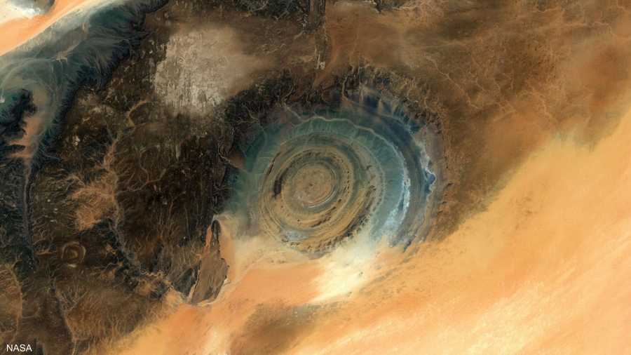 عين الصحراء.. هيكل جيولوجي مذهل عمره لا يقل عن 100 مليون عام