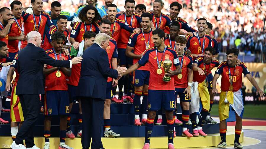 شارك ترامب في مراسم توزيع الجوائز الفردية والميداليات بتواجده على منصة التتويج بجوار جياني إنفانتينو رئيس الاتحاد الدولي لكرة القدم "فيفا".