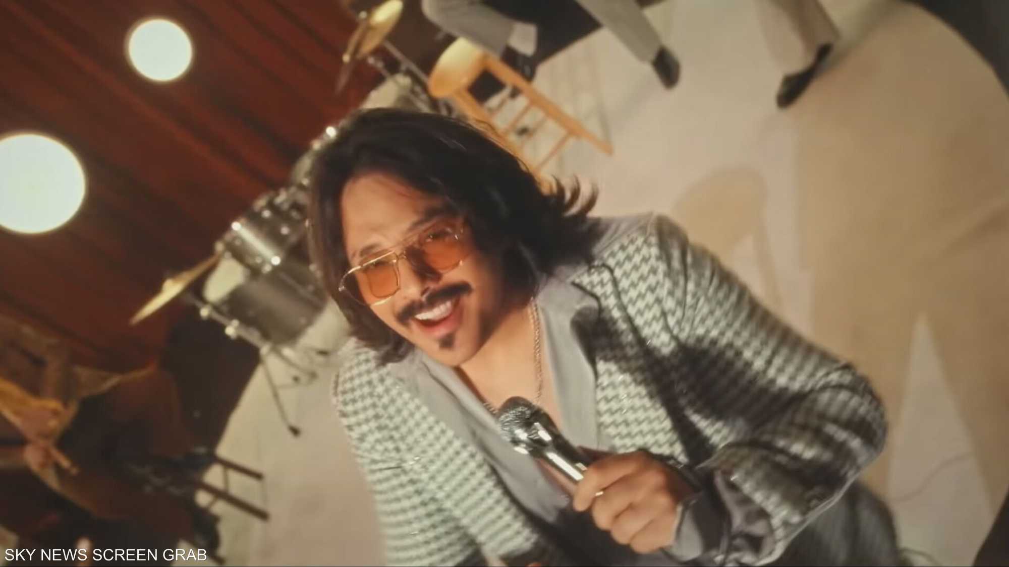 بمظهر مفاجئ ولافت... رامي عياش يطلق "عذبيني"