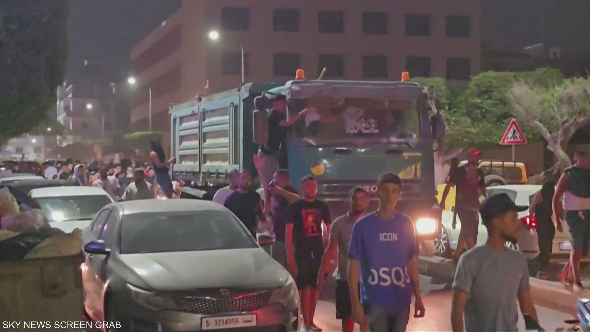 احتجاجات ليبيا تمتد إلى منشآت النفط والغاز