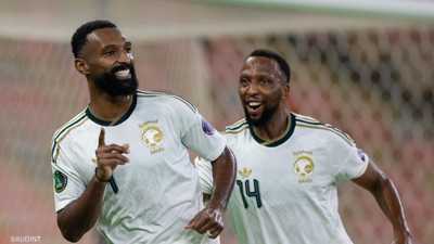 السعودية تحسمها مبكرا.. ثلاثية وتأهل من بوابة عٌمان